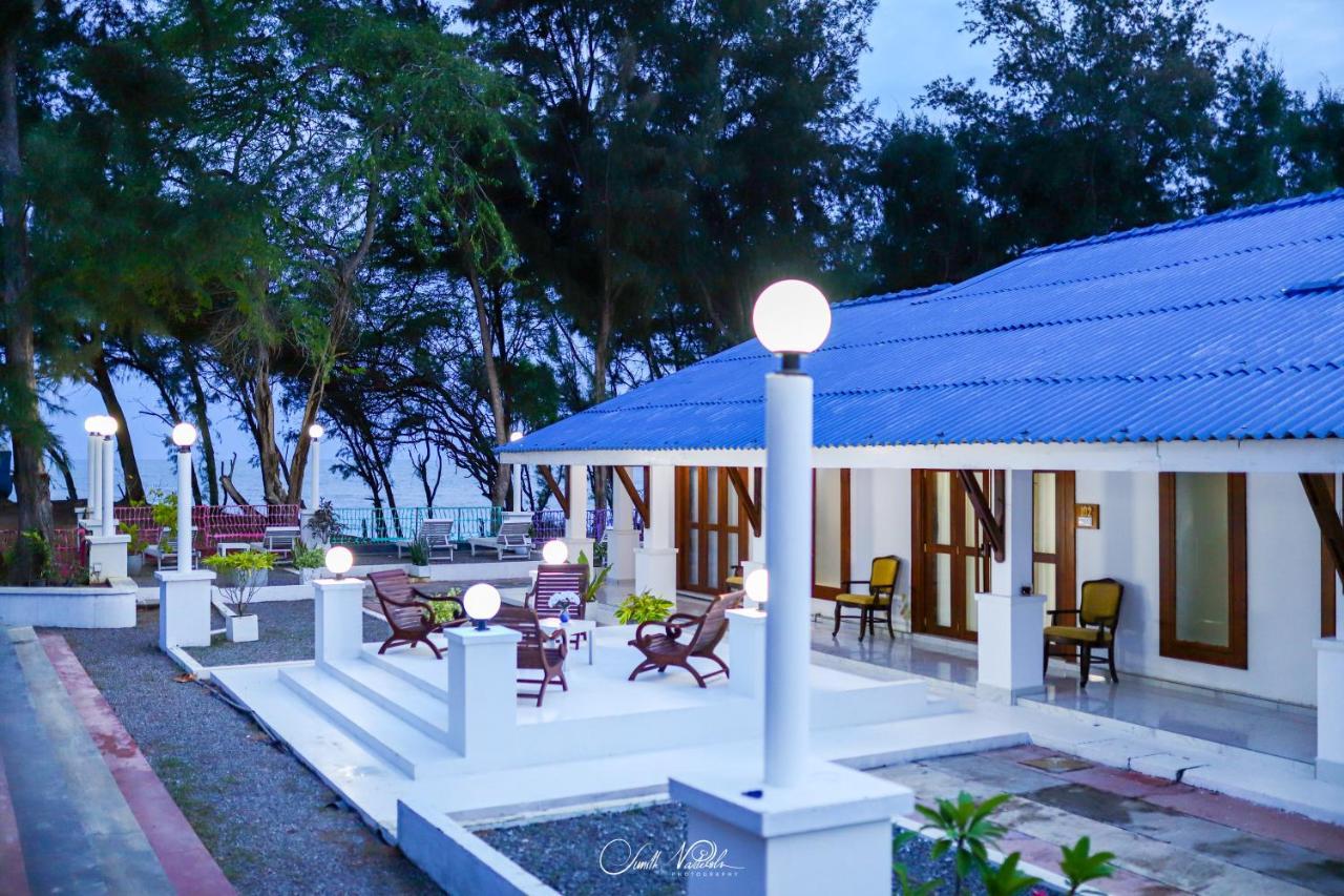 Ceylonta Beach Resort And Spa ハンバントタ エクステリア 写真